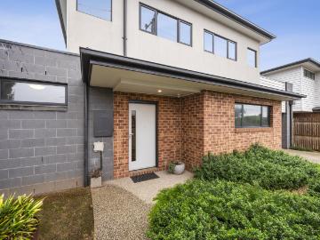 60 Britannia Street, Geelong West VIC 3218 Townhouse For Rent | Domain
