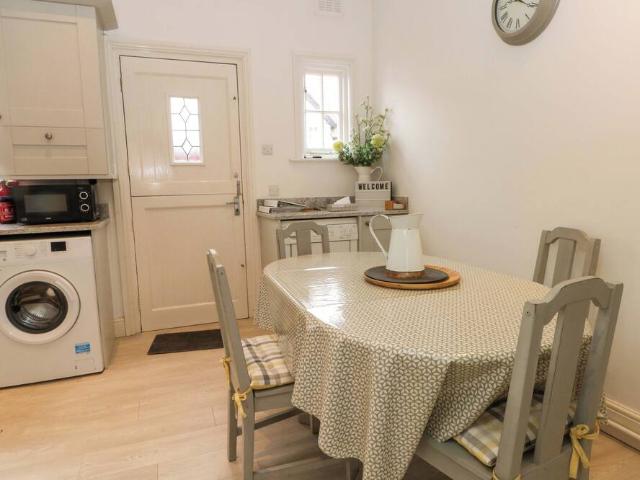 60 Central Road Bebington | Studio townhouse for rent #152052295 | Rentberry