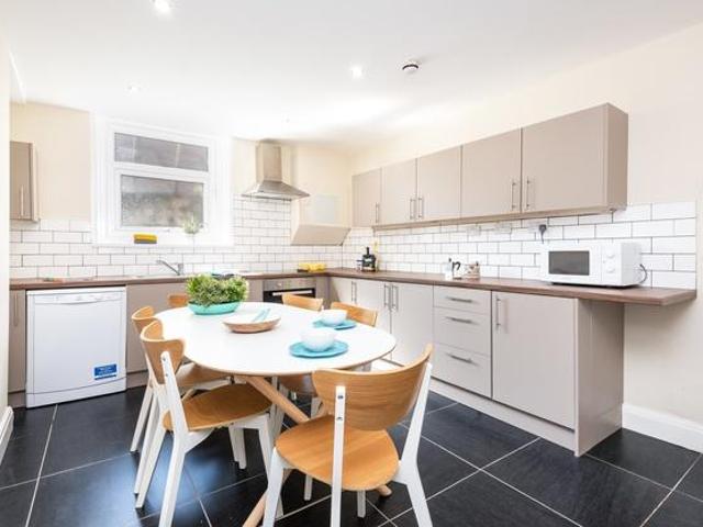60 Chestnut Avenue, Hyde Park, Leeds. 6 bed terraced house to rent £3,718 pcm £858 pw