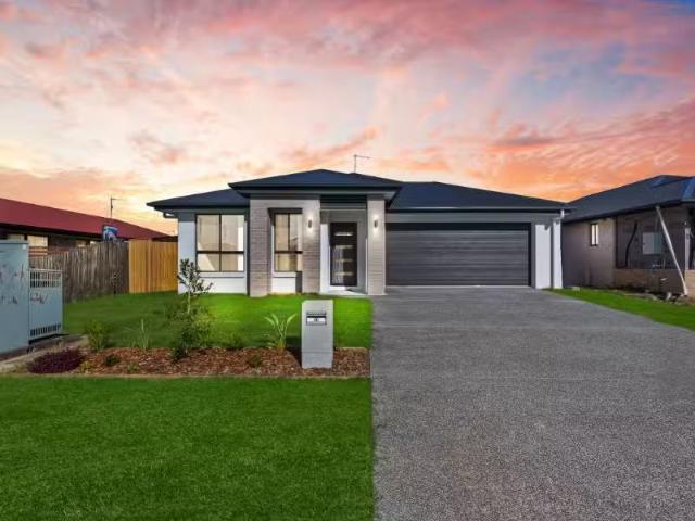 60 Dougan Street, POINT VERNON House for rent Listed by Lisa.