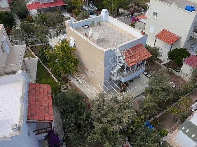 60 Çeşme Iıldır'da Site İçinde Deniz Manzaralı Müstakil Satılık