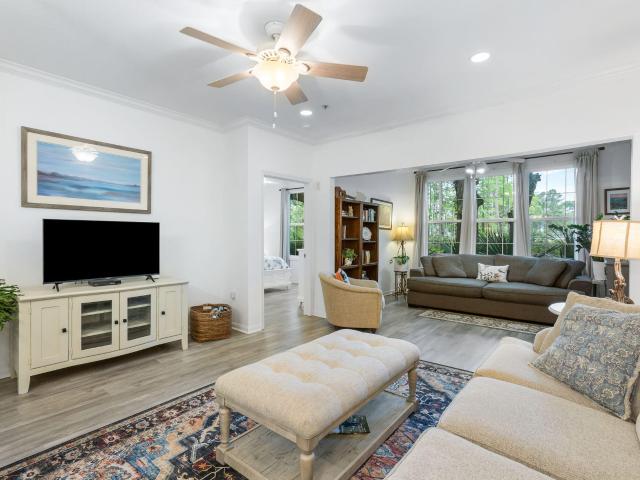 60 Fenwick Hall Allee Alley 314