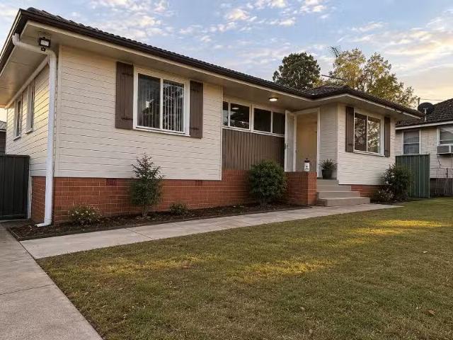 60 Heckenberg Ave, BUSBY House for rent Listed by Gavin Belci.