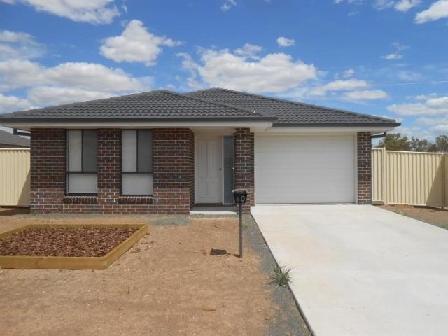 60 Kenny Drive, TAMWORTH NSW 2340