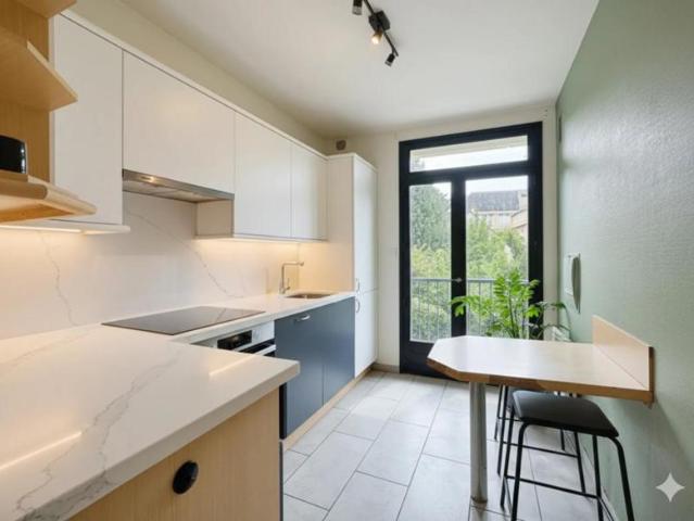 55 m² lumineux avec 2 balcons, à 5 min de la République
