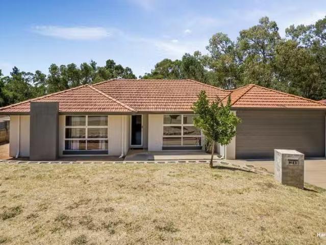 60 Millen Street, MOUNT NASURA, WA 6112 House for Rent