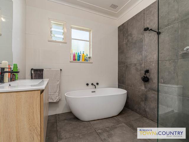 60 Mossman Street, Armidale