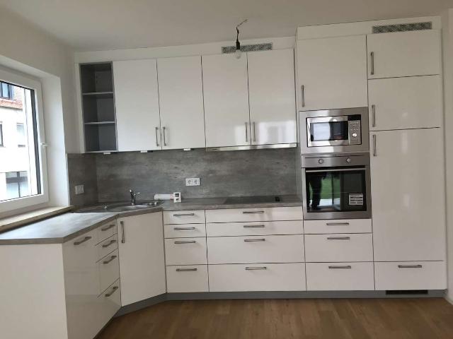 60 + oder Behindertennachweis! Lebendiges Wohnen für 3 Zimmer Wohnung mit Balkon in Zusmarshausen