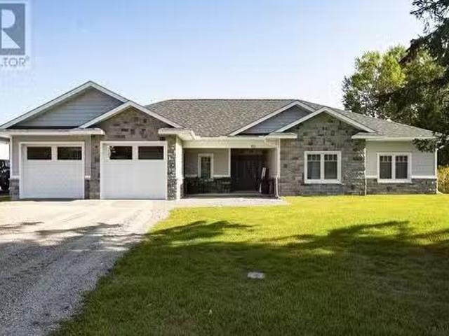 60 Queensgate Blvd, Sault Ste. Marie, ON, P6A 6Y4 house for.