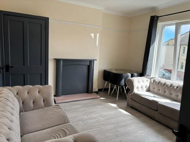 60 Sighthill View, Edinburgh EH11, 3 bed flat to rent, £1,650 pcm | PrimeLocation