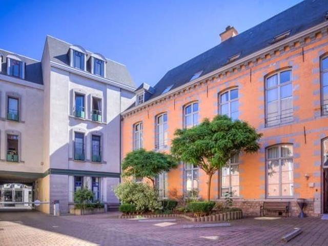 60m² apartment City center Quiet Optional parking