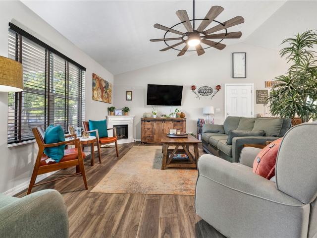 6105 Oak Leaf Drive