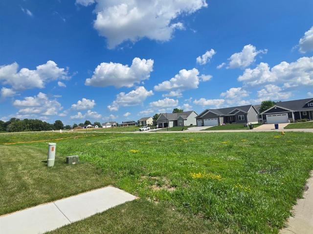 6107 Belle Ct, Davenport, IA 52807 | MLS #12676
