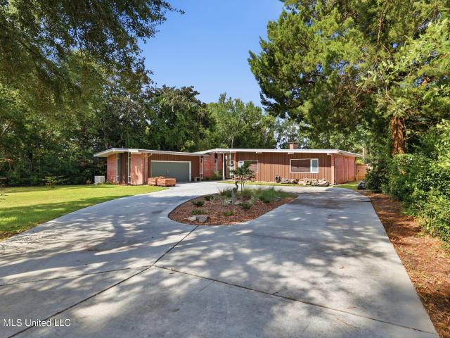 6109 Ridge Road