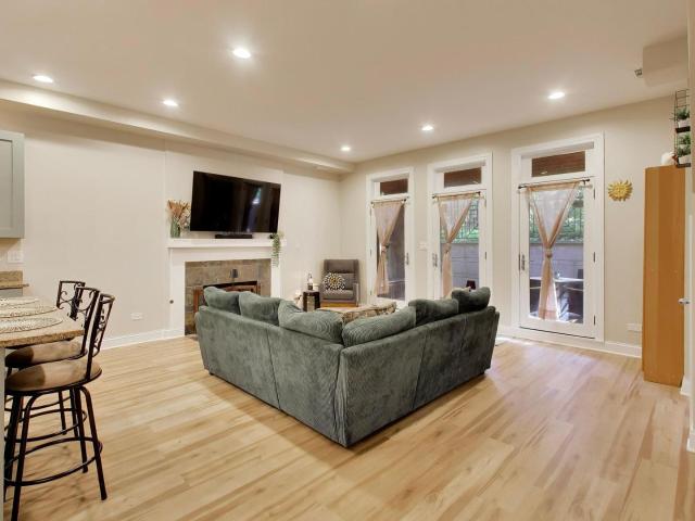 6100 N Hermitage Avenue # G