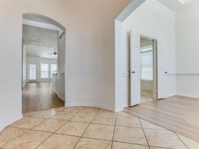 610 Crockett Drive