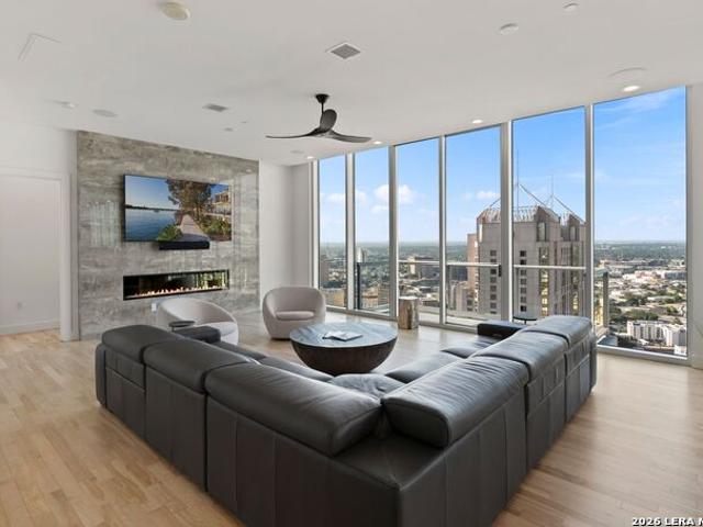610 E Market, Unit 3304