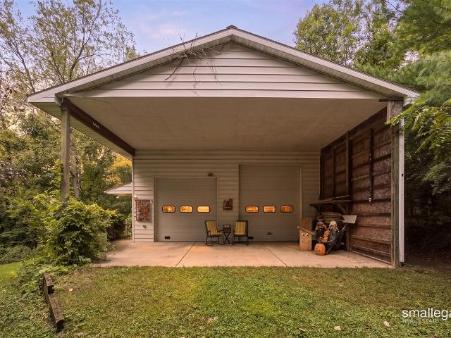 610 W Ellis Avenue