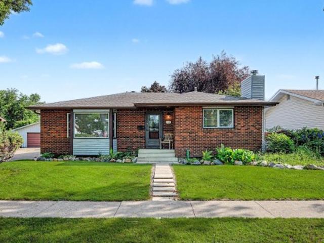 6115 A Avenue Nw, Edmonton, AB, T5A 1X9 house for sale | Listing ID E4499 | Royal LePage