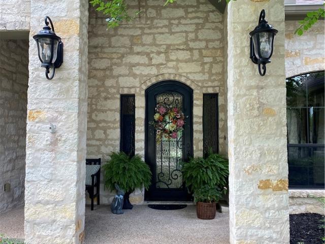 6110 Wooded Creek Cove
