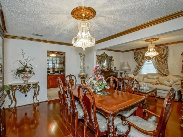 6113 Victorian Drive