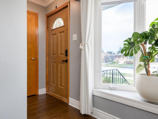 6113 W 80th Place