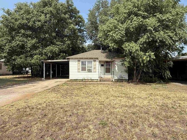 611 7th St, Woodward, OK 73801