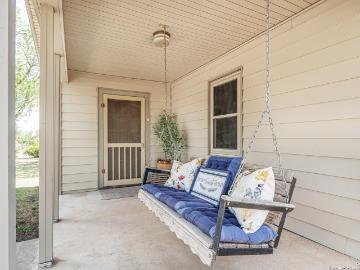 611 Austin St, Sabinal, TX 78881 | MLS #1843
