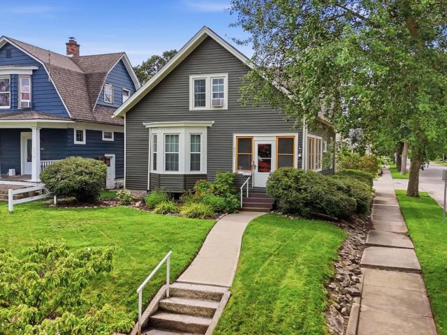 611 Kinnaird Avenue