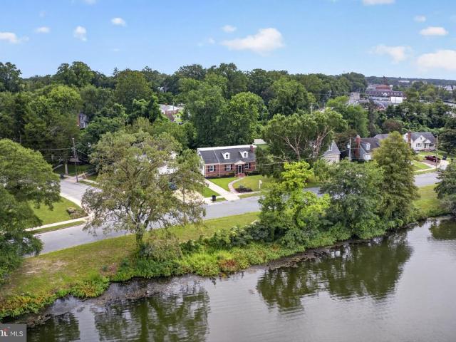 611 Lakeside Drive
