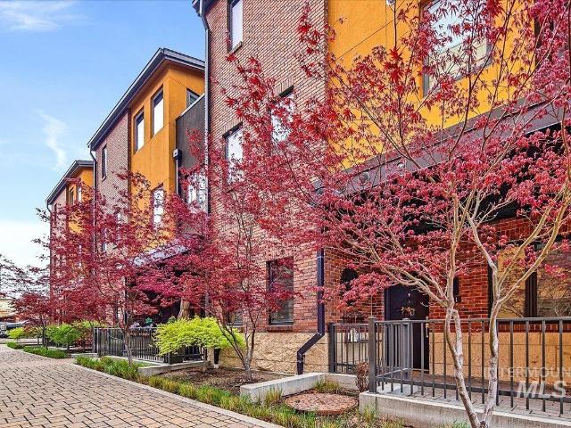 611 S 8th Street, Unit 111