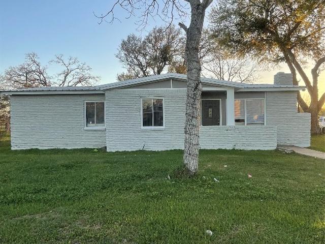 611 Sarah St, Edna, TX 77957 | MLS #83610