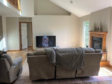 611 Pond View Circle NW