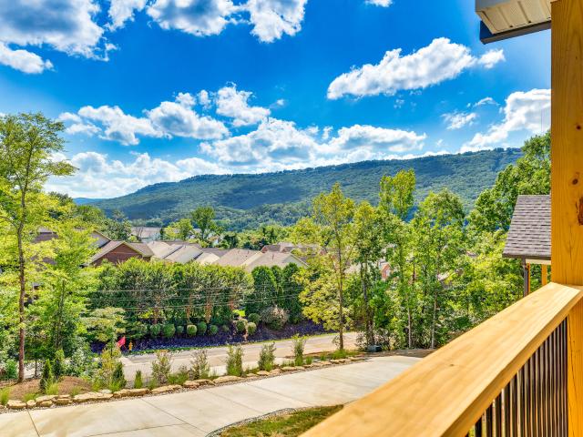 611 W View Road