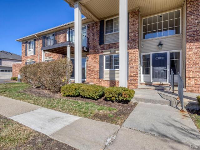 6121 Orchard Lake Road # 102