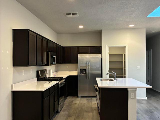 6121 Strand Loop SE