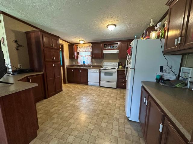 6122 State Road 60 W Road
