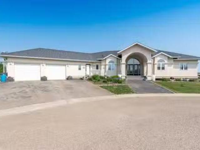 612 2Nd Street East, Maidstone, SK, S0M 1M0 house for sale.