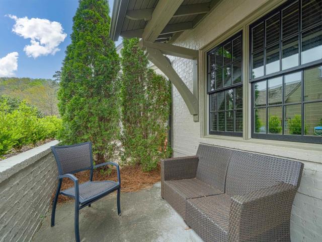 612 Barristers Court # 612