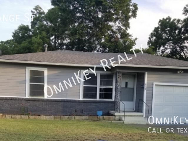 612 E Orange St, 3 beds, 2 full baths