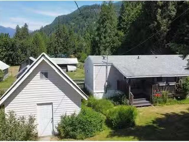 612 Fletcher Avenue, Slocan, BC, V0G 2C0 house for sale Lis.