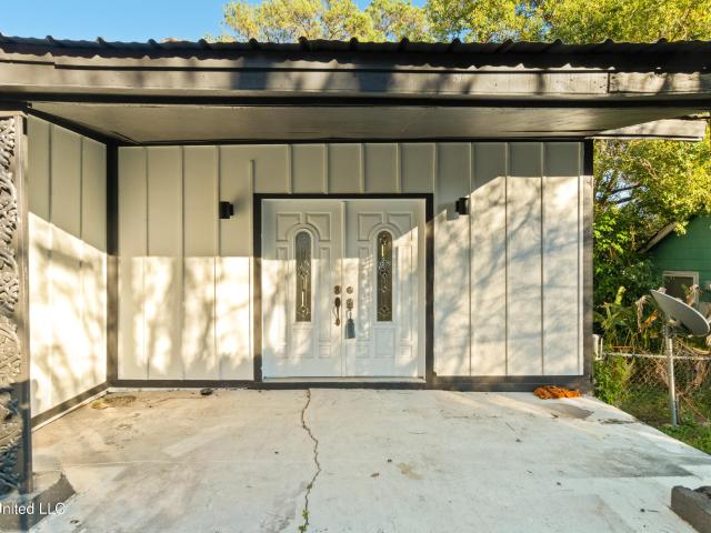 612 John Street