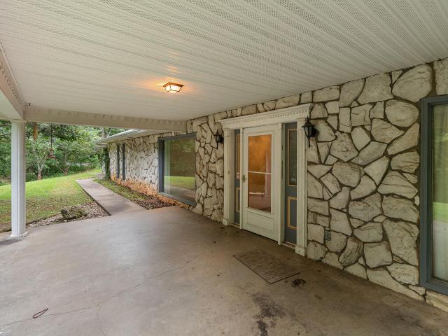 612 Stoneshire Drive
