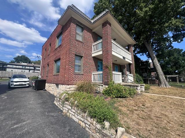 612 W 40 Street