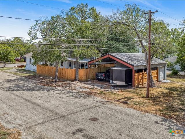 612 W Grand Avenue