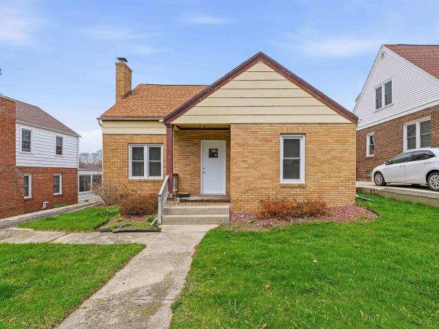 612 W Mackie St, Beaver Dam, WI 53916 | MLS #2020