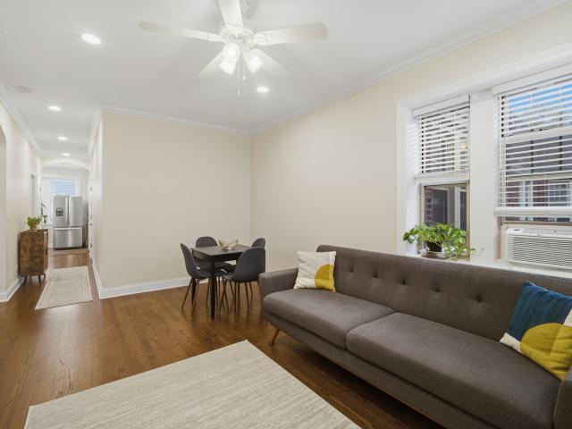 6135 N HOYNE Avenue # 3