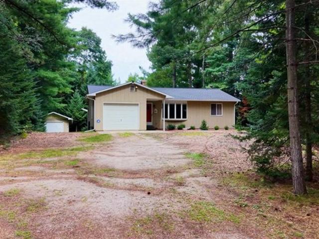 6136 NW Aarwood Rd, Rapid City, MI 49676