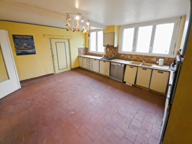 61380 Moulins La Marche maison de ville 202 m² 5 chambres, terrain 805 m²