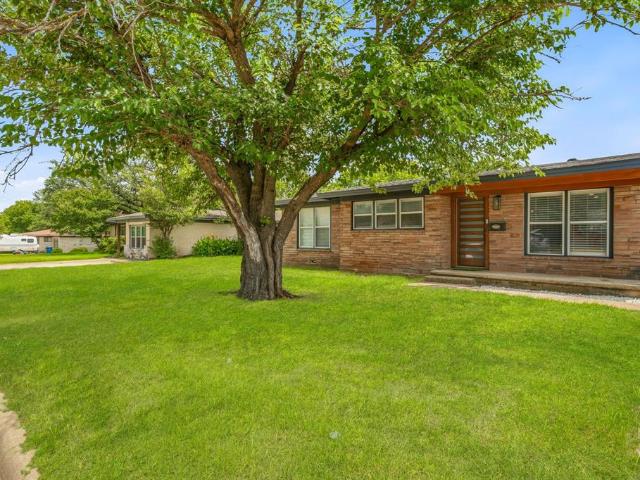 613 Crestview Drive
